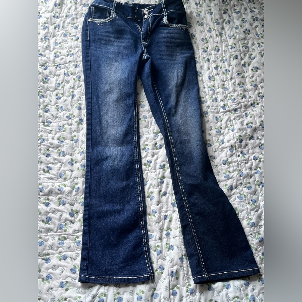 Boot cut jeans with rhinestone’s.